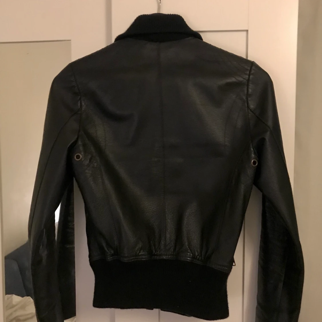Svart Skinnjacka  - 91