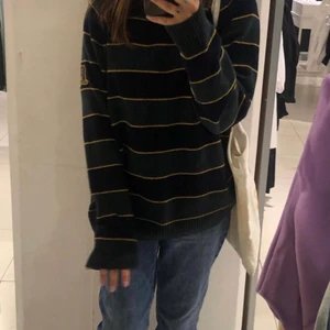 randig tröja - Ganttröja i 100% lammull. köpt här på plick, säljs då den tyvärr inte kommer till användning :( bra skick!