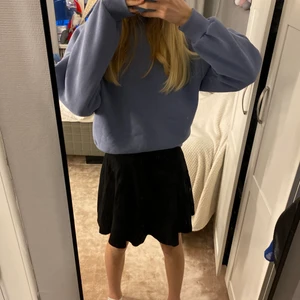 Kjol svart - Svart kjol från h&m i stl XS. 89kr+frakt, skriv om ni är intresserade💗