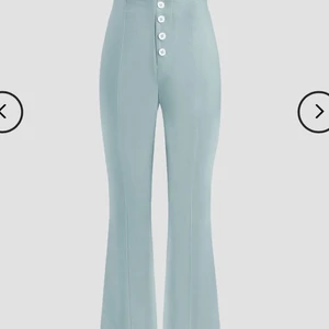 70tals inspirerade byxor - Shop cider feelin' blue high wasted trousers. ❗️behövs strykas men äger inget strykjärn haha❗️ säljs pga köpte två storlekar, aldrig använda!