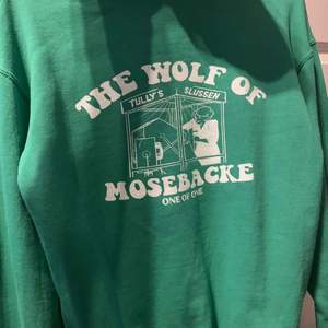 One of one hoodie köpt i pop up store. Bra skick och fraktar spårbart för 66kr