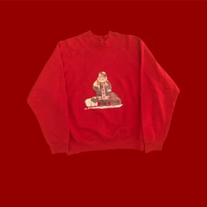 JULTRÖJA!! 🎄🎄 - Klassisk jultröja i storlek Xs/S. Tröjan är i bra vintage skick, trycket har släppt lite. Tveka inte att höra av dig om du undrar något! 🎄💫❤️