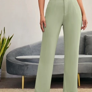 Byxor - Superfina byxor, använda vid enstaka tillfälle. Säljer då dom inte kommer till anvädning. Dom är i strl xs men skulle även passa en S