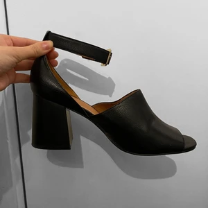 Klackskor - Snyyygga chunky klackskor från h&m, använda någon gång men i fint skick! Inga synliga större defekter! Strl 39️‍🔥 Kan sänka vid snabbköp❤️‍🔥