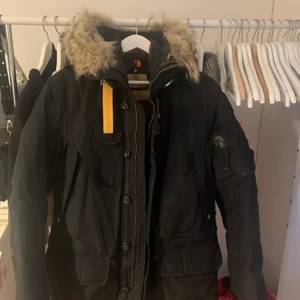Parajumpers kodiak  - Topp skick, storlek M med slimfit, kvitto finns