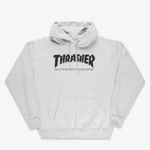 Thrasher hoodie - Säljer min thrasher hoodie som köptes i september förra året då jag inte använder den längre. I bra skick och från Junkyard. Storlek är en unisex S men passar bra oversize på mig som är XS. Nypris var 999kr men säljes nu för 550. Vid önskemål om fler bilder är det bara att skriva!💗💗💘