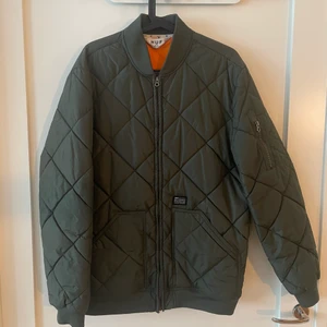 Huf jacka L - Nästan oanvänd Huf jacka i storlek L normal passform 