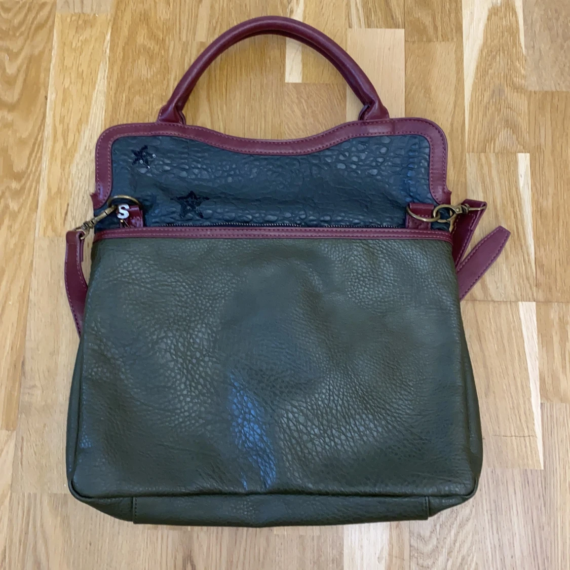 En Desigual handväska  - 90