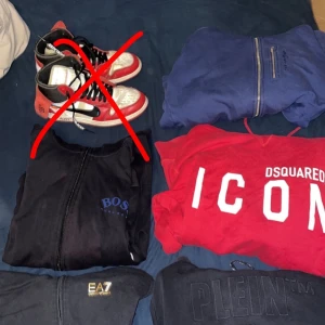 Feta märkeströjor paket pris - Hejsan!  Säljer 4 st schyssta tröjor!  Hugo boss tröjan är strl L men sitter mer som en liten M i min åsikt!  Sail racing zip hoodie strl S  DSQ Hoodie strl L men sitter mer som en M  Philipp Plein hoodie strl L men sitter som M  Nypris på alla dessa är ca 12k! Men säljer för 2.500kr för jag är i behov av pengar & skicket är inte de bästa!  Kan frakta
