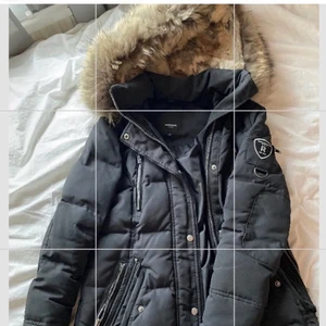 Vinterjacka  - Hej, ja undrar om det finns nån som vill byta ut denna jacka som ja har haft i 3 månader, till en canada gose/ Victoria parka❤️ kom privat för mer bilder osv