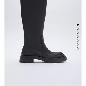 Oanvända zara stövlar  - Säljer helt oanvända stövlar från zara, helt slutsålda på hemsidan