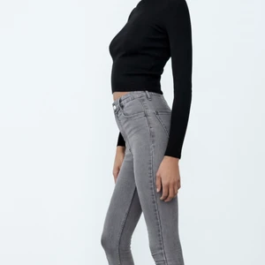 Skinny jeans från ZARA - Skinny jeans från ZARA i storlek 34 💓 köp för 70kr + frakt 