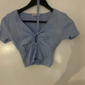 Fest topp - Söt fest topp som man antingen kan knyta runt halsen eller som en rosett, frakt ingår ej i priset💙