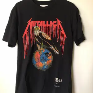 Metallica Band T-Shirt  Size medium, fits like a regular men’s small / medium. Great condition, no flaws or damage.  DM if you need exact size measurements.   Buyer pays for all shipping costs. All items sent with tracking number.   No swaps, no trades