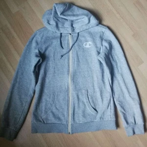 Champions kofta - Snygg och skön Champions kofta, bra inför hösten/vintern! Köpte för 250kr men säljer för 150kr❤️