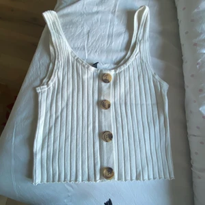 Linne - Säljer nu detta vita linnet,hör av dej vid frågor eller annat💕