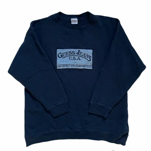 Guess Jeans vintage Sweatshirt  - Skick 10/10.                                                                         Finns ingen storlek i tröjan men sitter cirka som en M.
