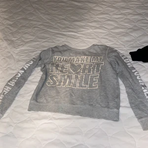 Tröja - En jättefin tröja jag säljer den för att jag inte använder den 