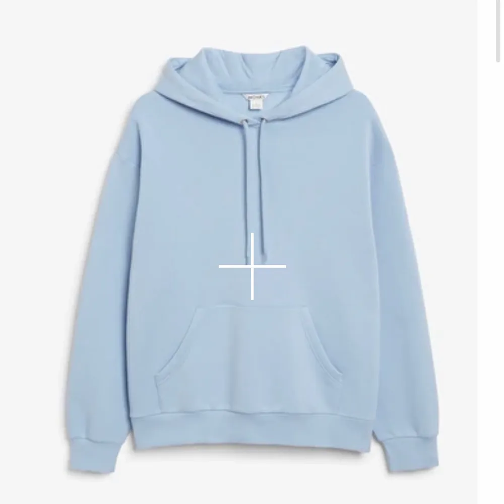 Säljer denna blå oversize hoodien ifrån monki i storlek XS, men passar en S också. Den är använd några få gånger, så den är i mycket bra skick. Säljer då den inte kommer till användning längre💕💕 Hör av dig vid funderingar. Hoodies.