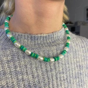 Halsband  - Nytt grönt superfint halsband! 30:- 