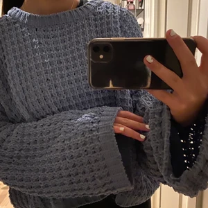 Grov stickad tröja - En stickad tröja som är perfekt för vintern, köpt från Bikbok för 499kr! Nyskick