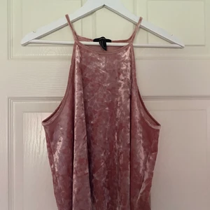 Velvet topp - Velvet linne från Forever 21. Väldigt fin och sparsamt använd 💘