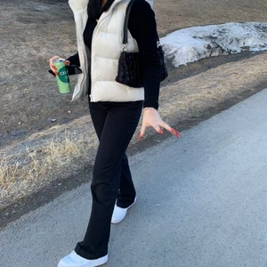 Kostym byxcor - Ett par svarta kostym byxcor från bikbok original pris (399kr) säljer för 100kr plus frakt 88kr nästan aldrig använda❤️‍🔥