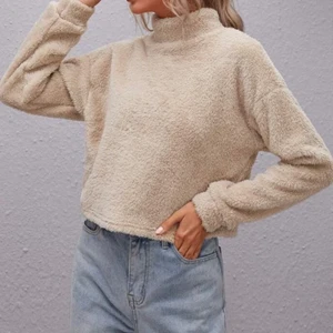 Tröja -  superfin mysig tröja som är högre i halsen. Endast testat 1 gång, väldigt bra skick. Stlk xs, köpt för 250, säljer för 150+ frakt 50. Skriv om ni vill diskutera pris💘❣️