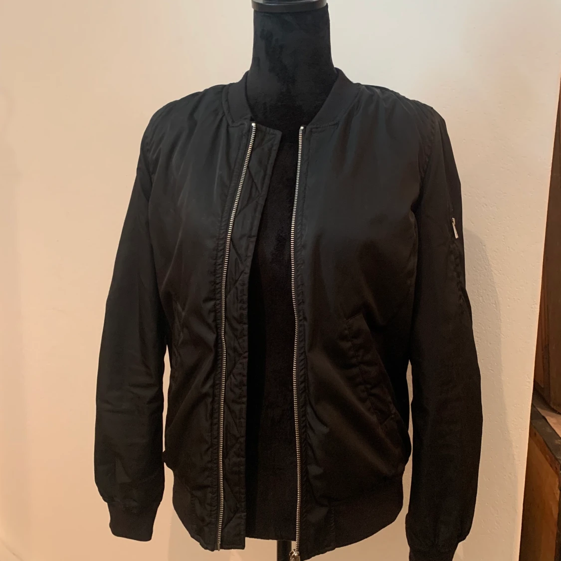 Svart bomberjacka - 90