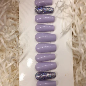 Lilla lösnaglar  - Lila lös naglar säljer dom för 70 kr inklusive frakt🥰