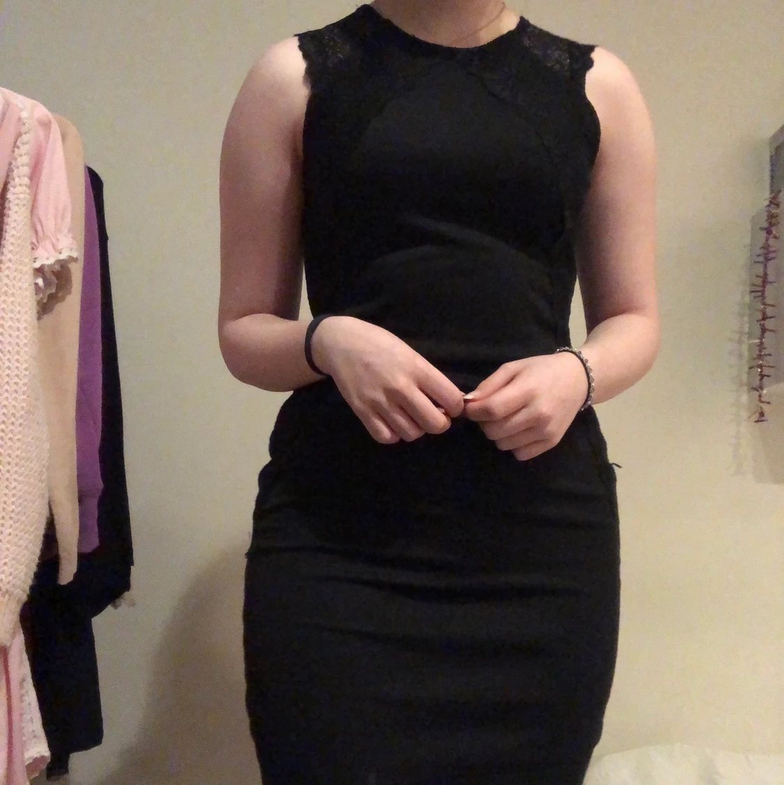 Svart klänning med spets - 90