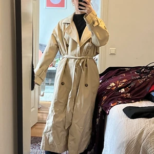 Trench - Trench från monki oanvänd. Storlek L