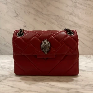 MINI KENSINGTON BAG - Axelremsväska - Säljer nu min superfina och superandvändbara Kurt Geiger Väska!! I modellen ”mini kensington bag”. Väskan är i superbra skick och det finns inga defekter!! Nypris: 1 745kr!❤️