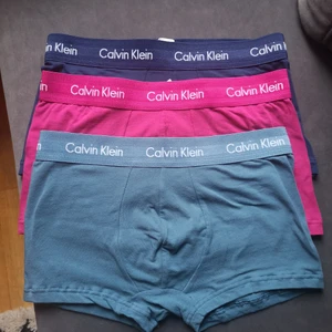 Calvin klein kalsonger - Helt nya min kille fick av min mamma på nyår. Men för små för honom. Aldrig använda.  Inga skambud. 200+ frakt.. Kostat 450