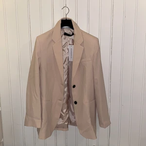 Blazer - Chiquelle (helt ny!) - Ny & oanvänd blazer från Chiquelle (Dilvin Women). Storlek 36. 