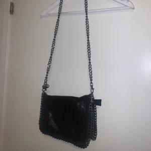 Väska - Liten väska med dragkedja 