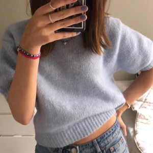 Stickad topp zara - Så fin ljusblå stickad topp/t shirt från zara. Den är använd väldigt få gånger och säljer för att jag inte får någon användning❤️ slutsåld 