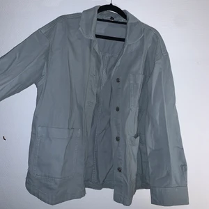 HM jacka - Blågrön jacka form HM i strl S men den är oversized. I bra skick.