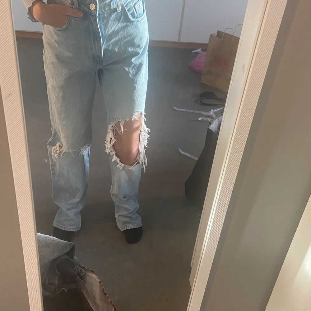 Ljus blåa jeans ( sälj för dom var för långa för mig) . Farkut & Housut.