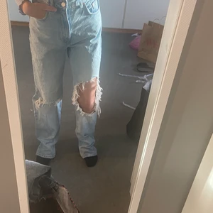 Jeans strl 38 - Ljus blåa jeans ( sälj för dom var för långa för mig) 