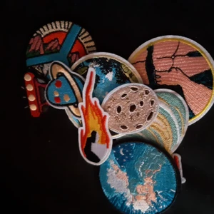 Iron on patches - 10 st patches i olika storlekar. 25 kr, frakt inkluderad. Djur finns i hemmet.