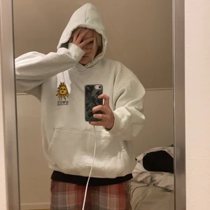 SWEET SKATEBOARDS HOODIE - Använd 3-4 gånger, har inga snören,fint skick.