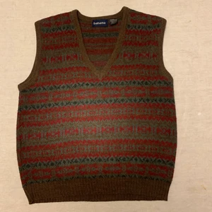 Stickad väst - (Repoast) Supersnygg stickad väst från bahamas. Köpt här på plick men kommer tyvärr knappt till användning… pris går att diskutera🤍