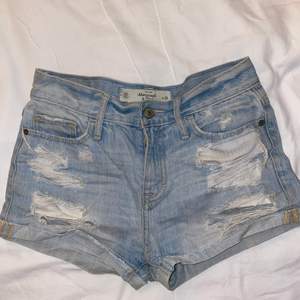 Abercrombie & fitch shorts i storlek 00 eller 24 i jeans storlek. 