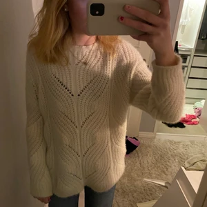 Storlek 140 - En tröja från zaras barn avdelning i storlek 140 men sitter som en xs, s💓 frakt 57/66kr