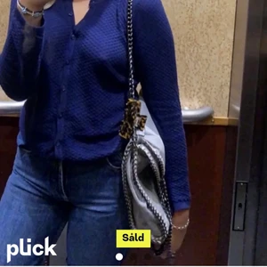 Stella McCartney  - LÅNADE BILDER! Fin stella macCartney inspirerad väska köpt här på Plick men säljer då jag den inte har kommit till så mycket andvändning. Köparen står för frakt❤️