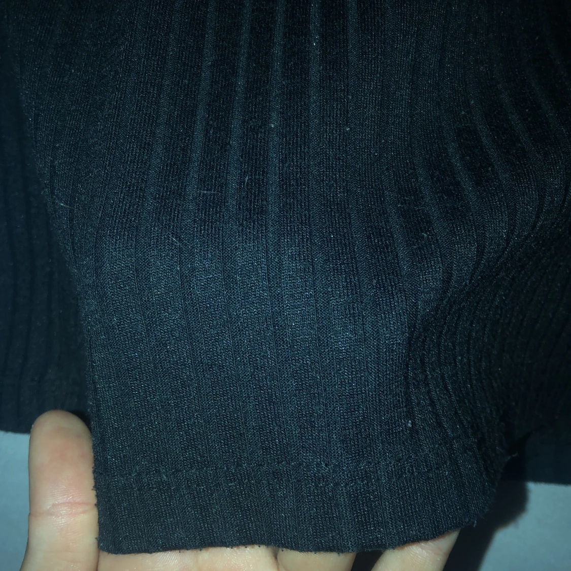 En svart ribbad tröja st S från Gina - 90