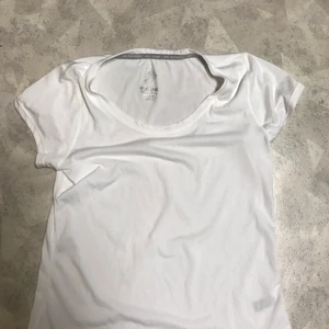 Tränings tröja - T-shirt i Strl XS passar S