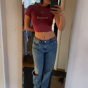 Babytee - Jättesöt baby-tee köpt på Stockholms stadsmission!