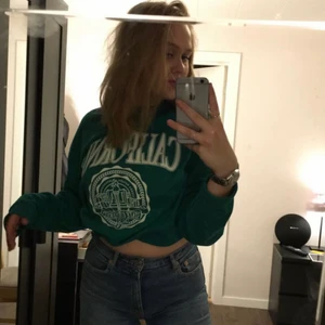 Grön tjocktröja - Jätte skön grön tröja från h&m som inte e mkt använd alls💚